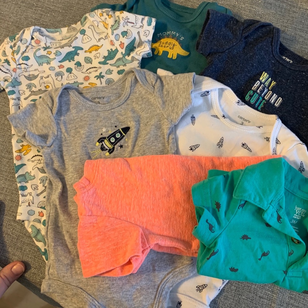 5 Carter’s 3M Onesies and 2 Carter’s 3M tshirts